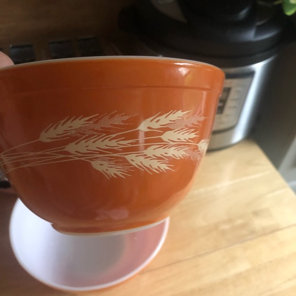 Set of 2 Pyrex wheat mixing bowls - Picture 10 of 11